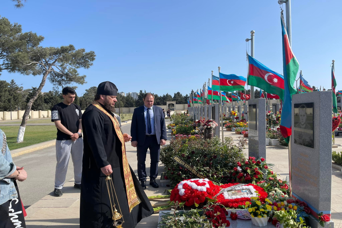 Секретарь Бакинской епархии совершил заупокойные литии на могилах шехидов Карабахской войны