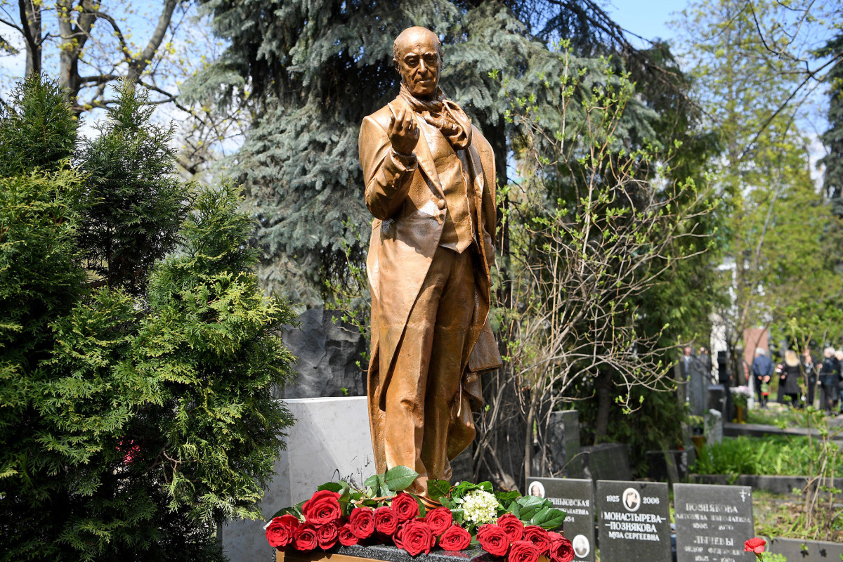 Памятник Владимиру Этушу