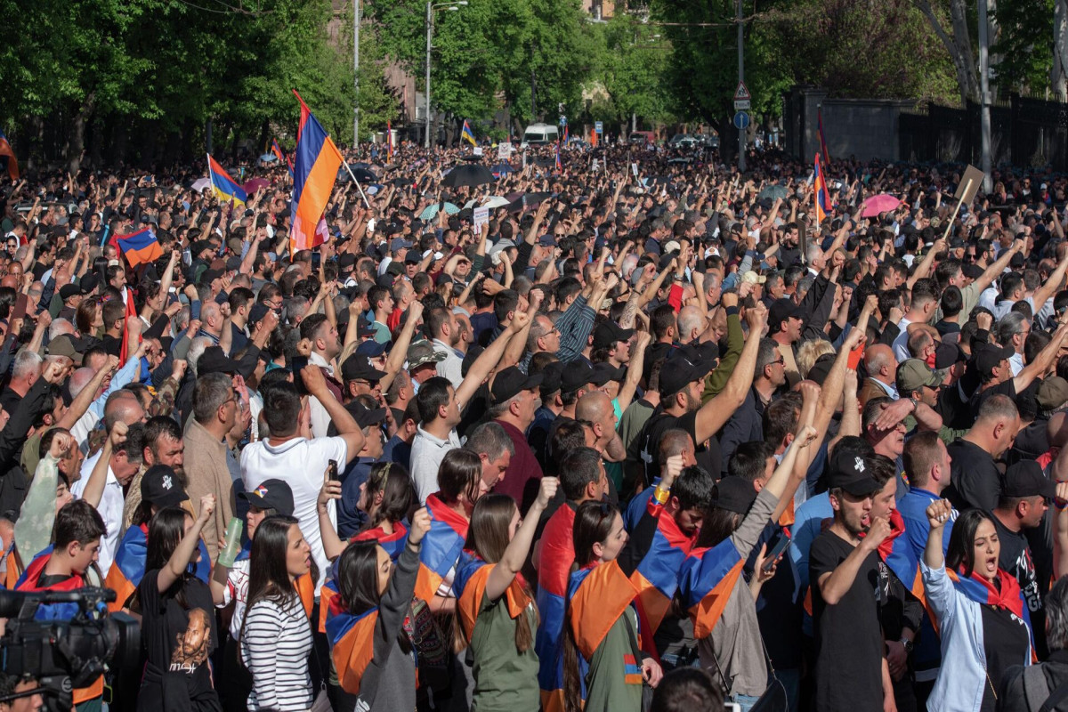 Оппозиция возобновила акцию в центре Еревана