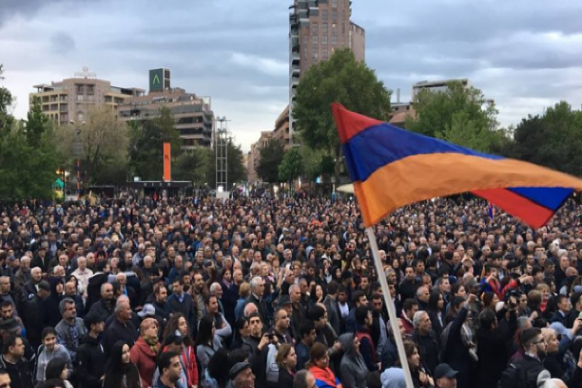 Армянская оппозиция начала очередное шествие в Ереване
