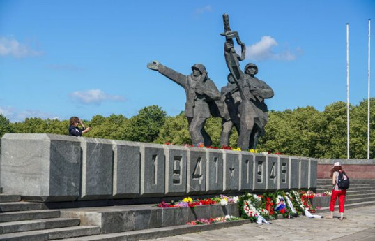 Рижская городская дума проголосовала за снос памятника советским воинам