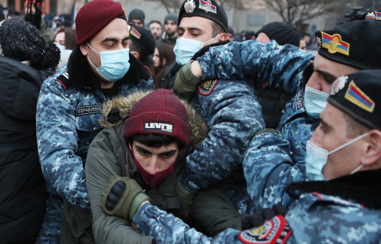 Отец и дядя погибшего в 44-дневной войне армянского солдата пытались захватить оружие в воинской части