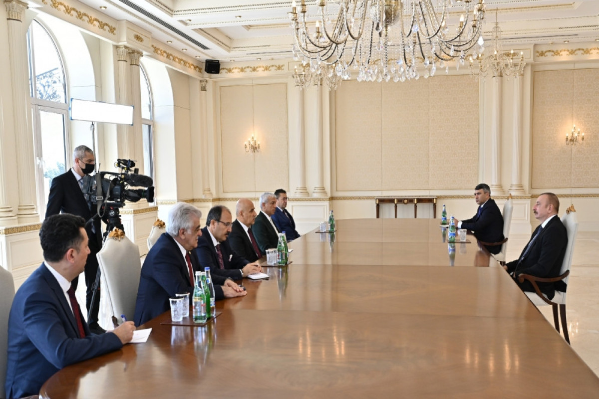 Ильхам Алиев принял турецкого министра
