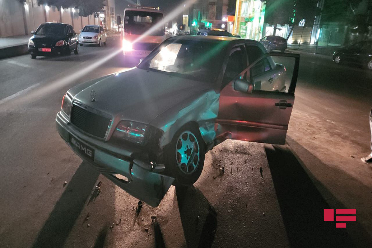 В Баку столкнулись три автомобиля, есть пострадавший-ФОТО 