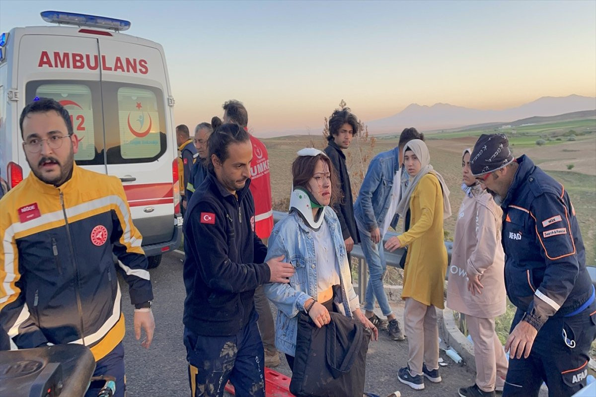 Автобус со студентами перевернулся в Турции, есть погибшие-ФОТО -ОБНОВЛЕНО 