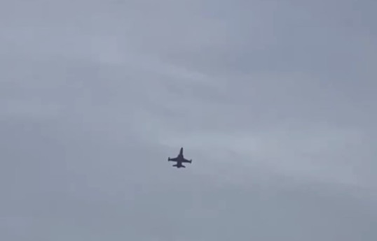 В небе над Баку замечены истребители-ВИДЕО 