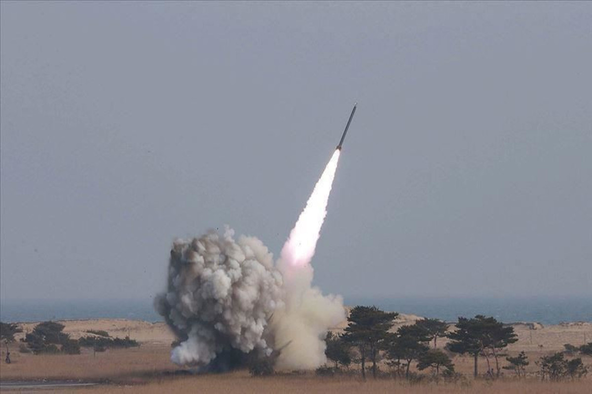 Северная Корея запустила три баллистических снаряда