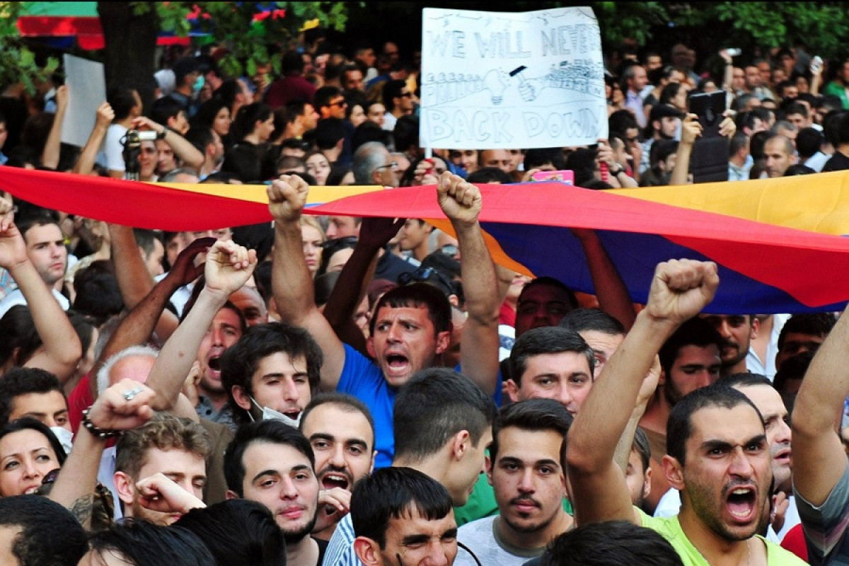 Почем опиум для народа, или Чем реваншисты в Ереване привлекают людей на свои митинги? – ШПИЛЬКА  