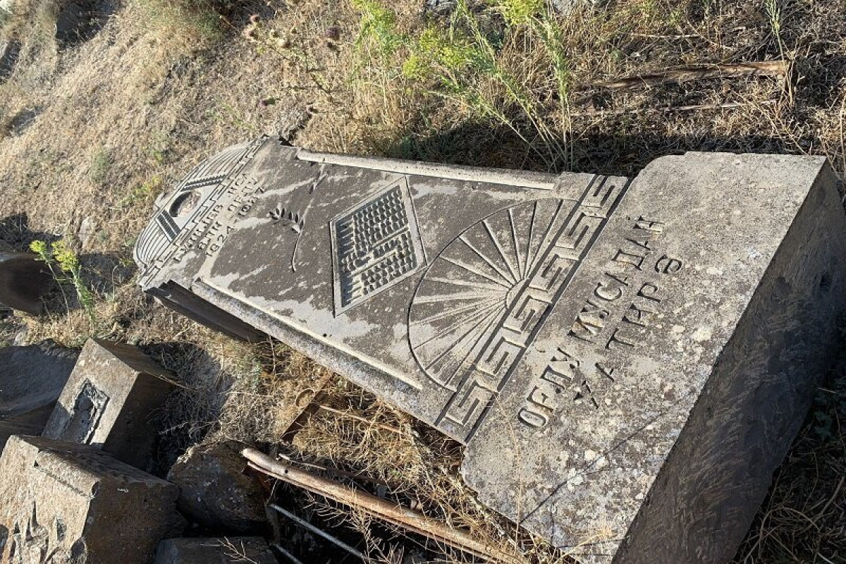 Опубликована фотография оскверненной в Армении могилы отца азербайджанского депутата-ФОТО 