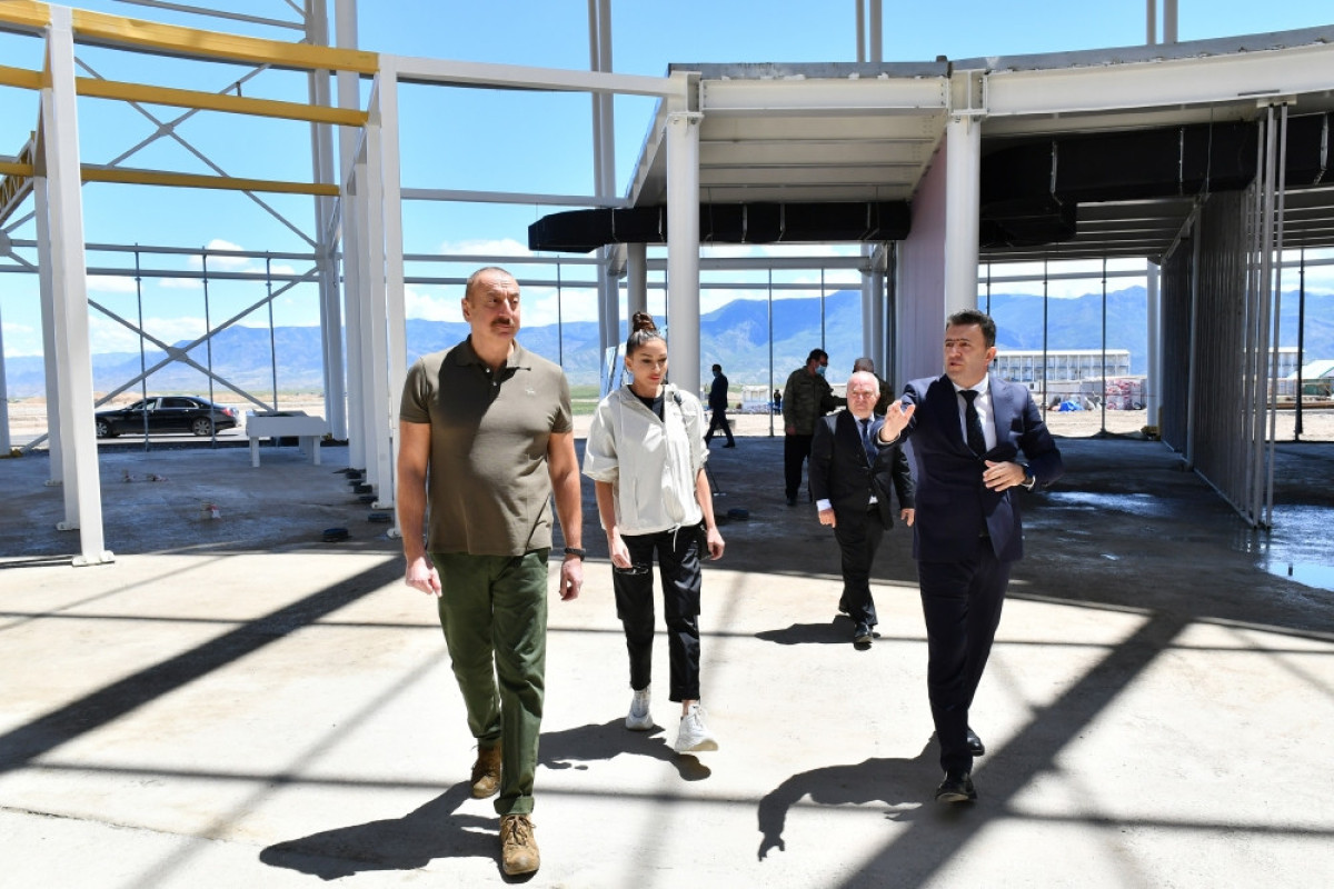 Президент Ильхам Алиев и первая леди Мехрибан Алиева побывали в Зангиланском районе 