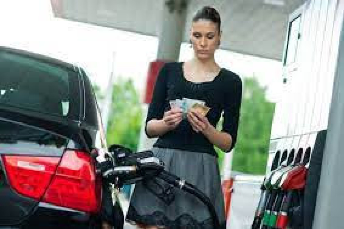 В Венгрии запретили заправлять бензином автомобили с иностранными номерами