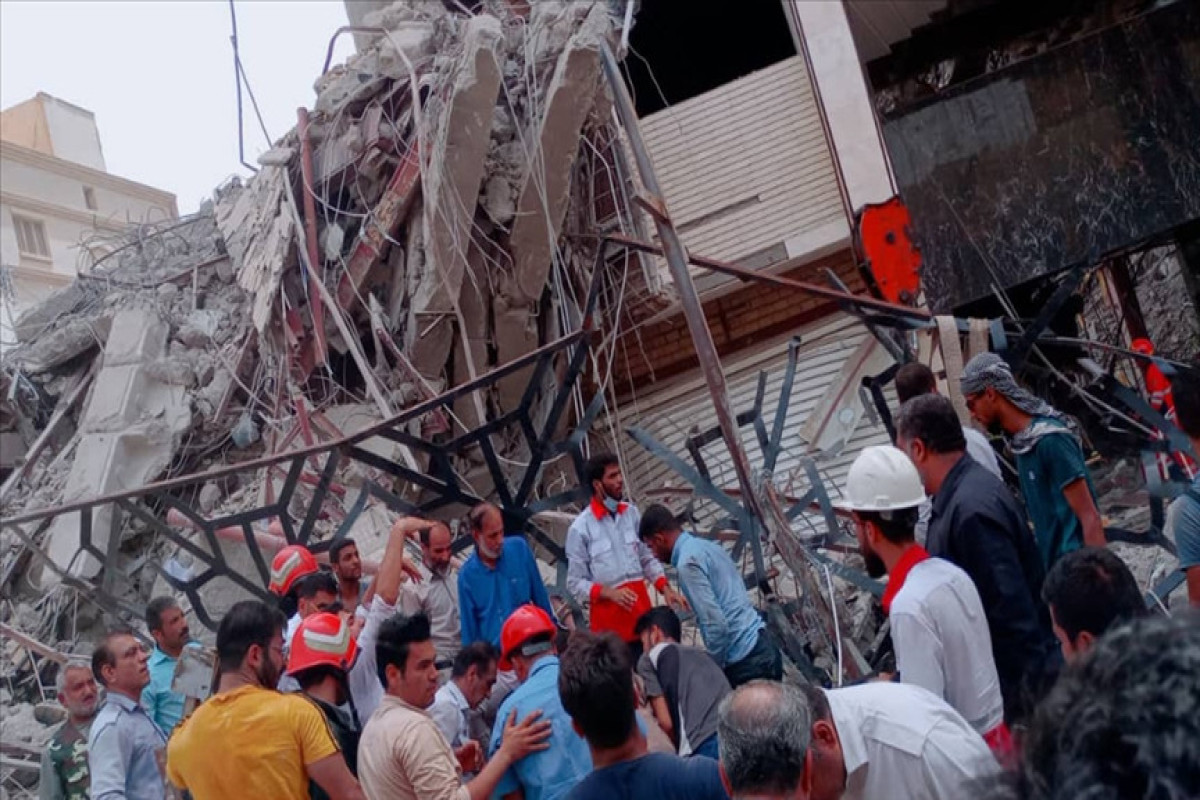 Обрушение здания в Иране: число погибших возросло до 24 человек