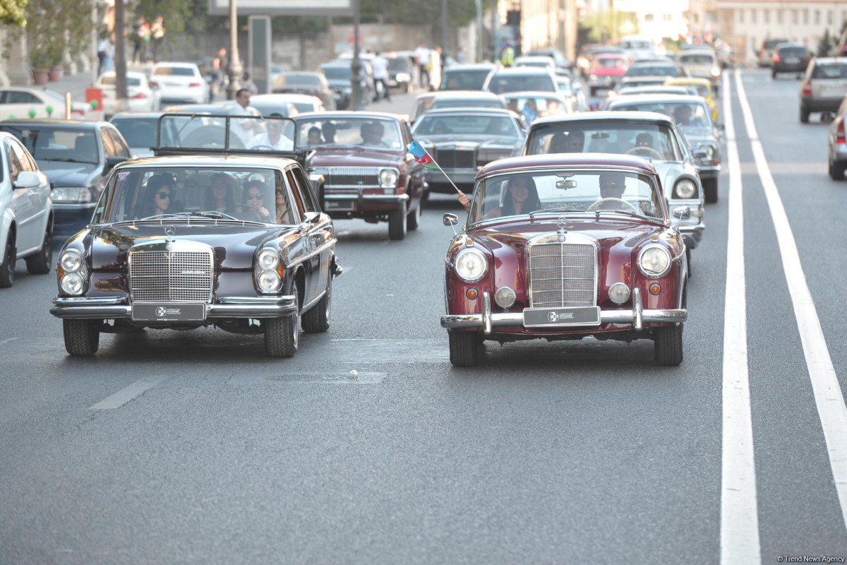 Жители Баку смогут насладиться красотой ретро-автомобилей