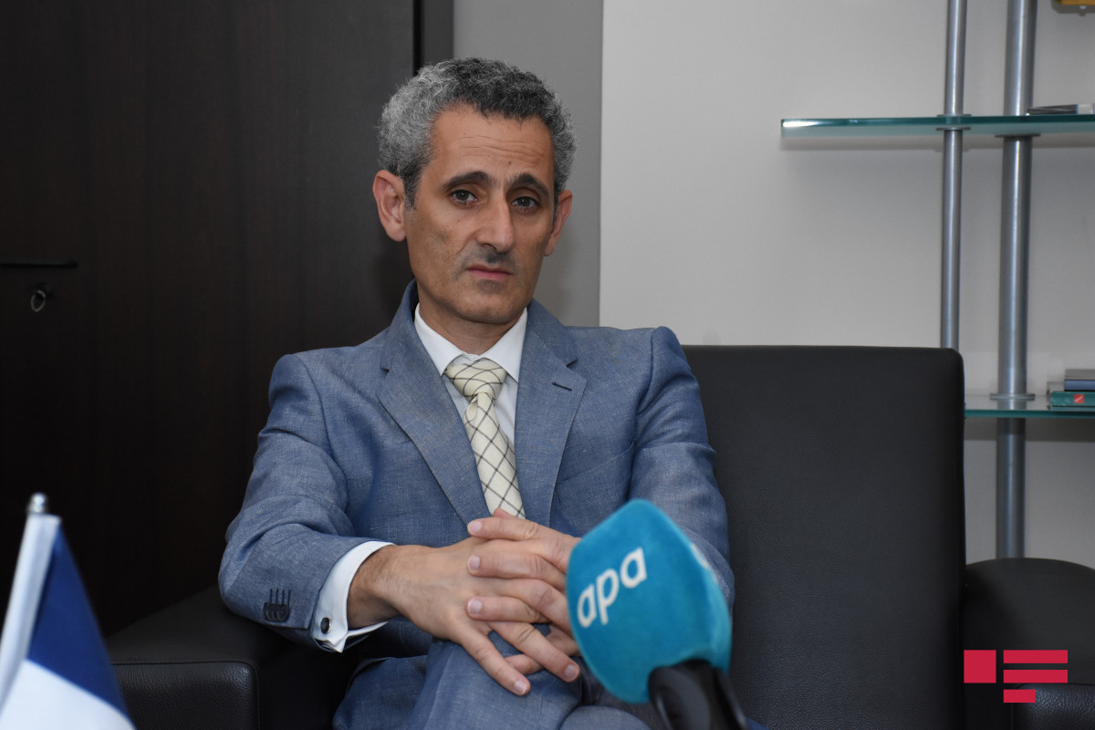Посол Франции в Азербайджане поделился публикацией о подорвавшемся на мине фермере