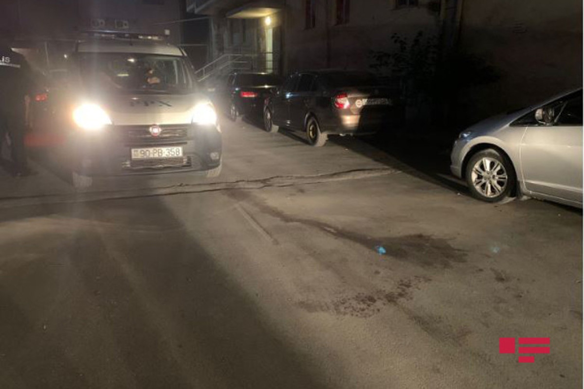 В Хырдалане мужчина зарезал на улице бывшую жену -ФОТО 