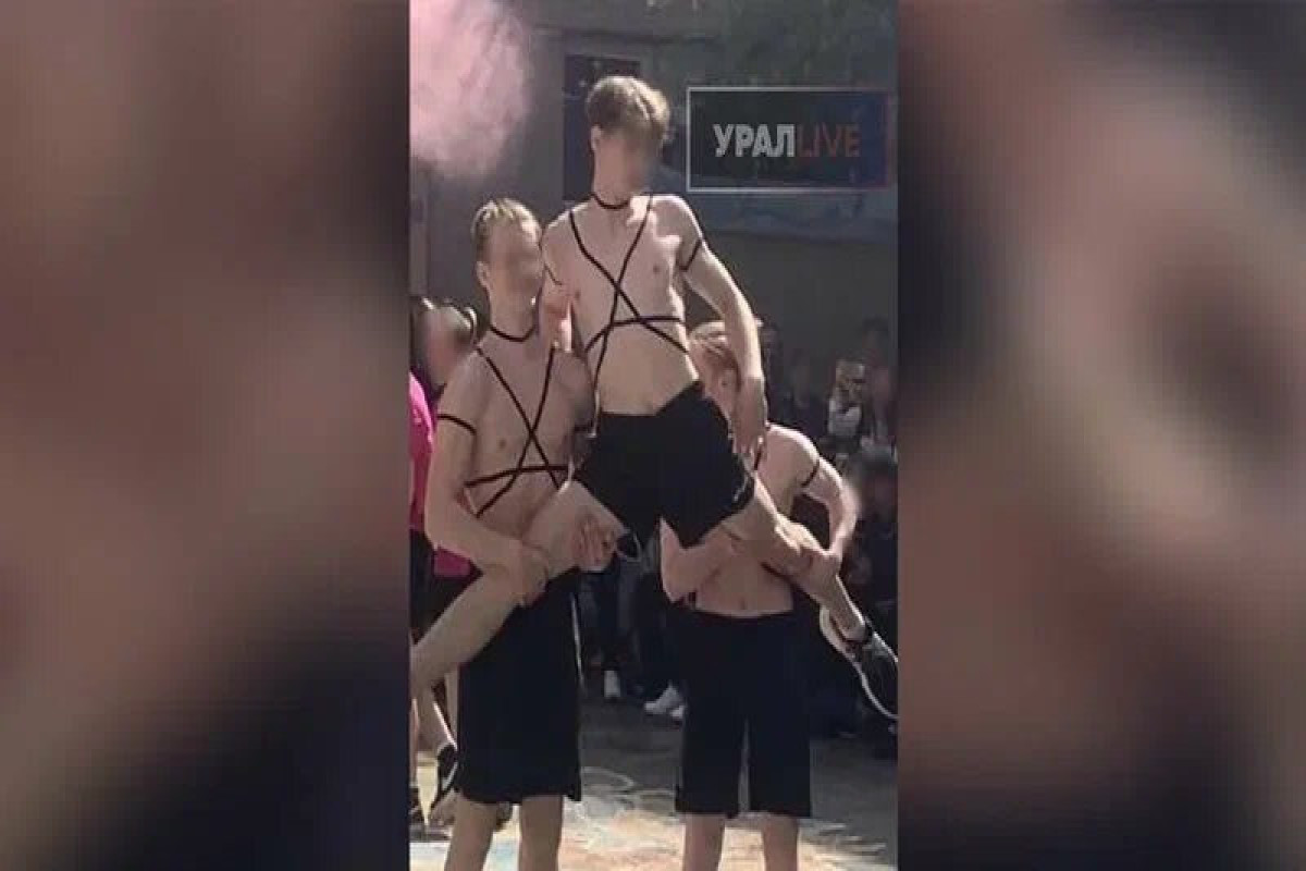В России выпускники продемонстрировали во время последнего звонка откровенный танец
