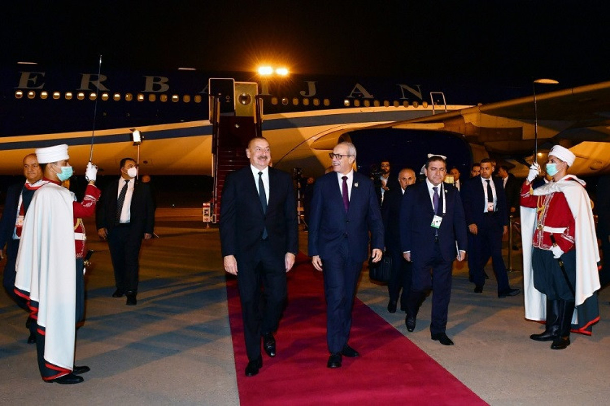 Президент Ильхам Алиев отбыл с визитом в Алжир