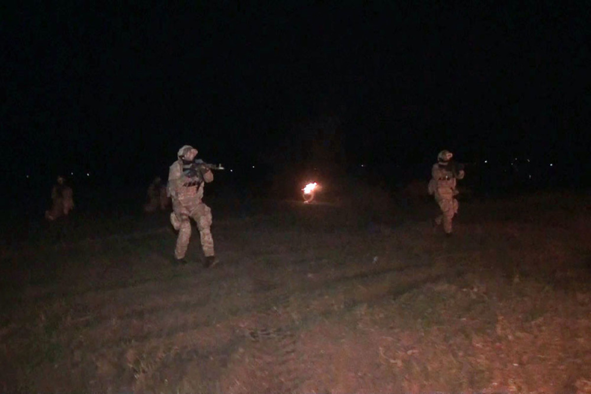 Спецназ Азербайджана провел ночные учения вблизи границ Ирана -ВИДЕО 