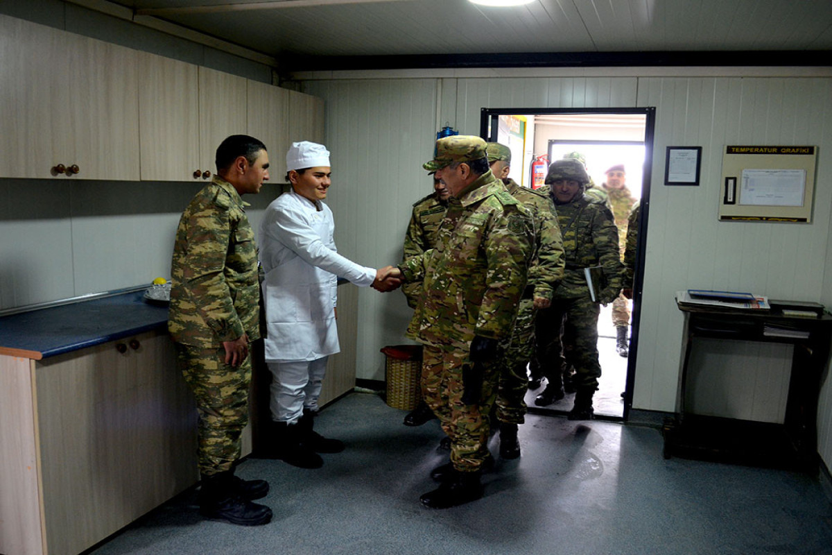 Министр обороны Азербайджана проинспектировал воинские части на границе с Арменией -ФОТО 