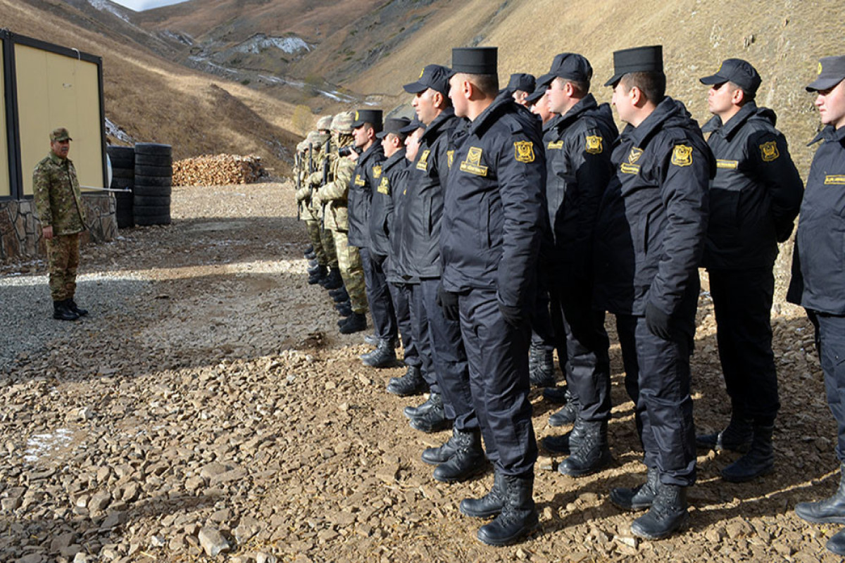 Министр обороны Азербайджана проинспектировал воинские части на границе с Арменией -ФОТО 