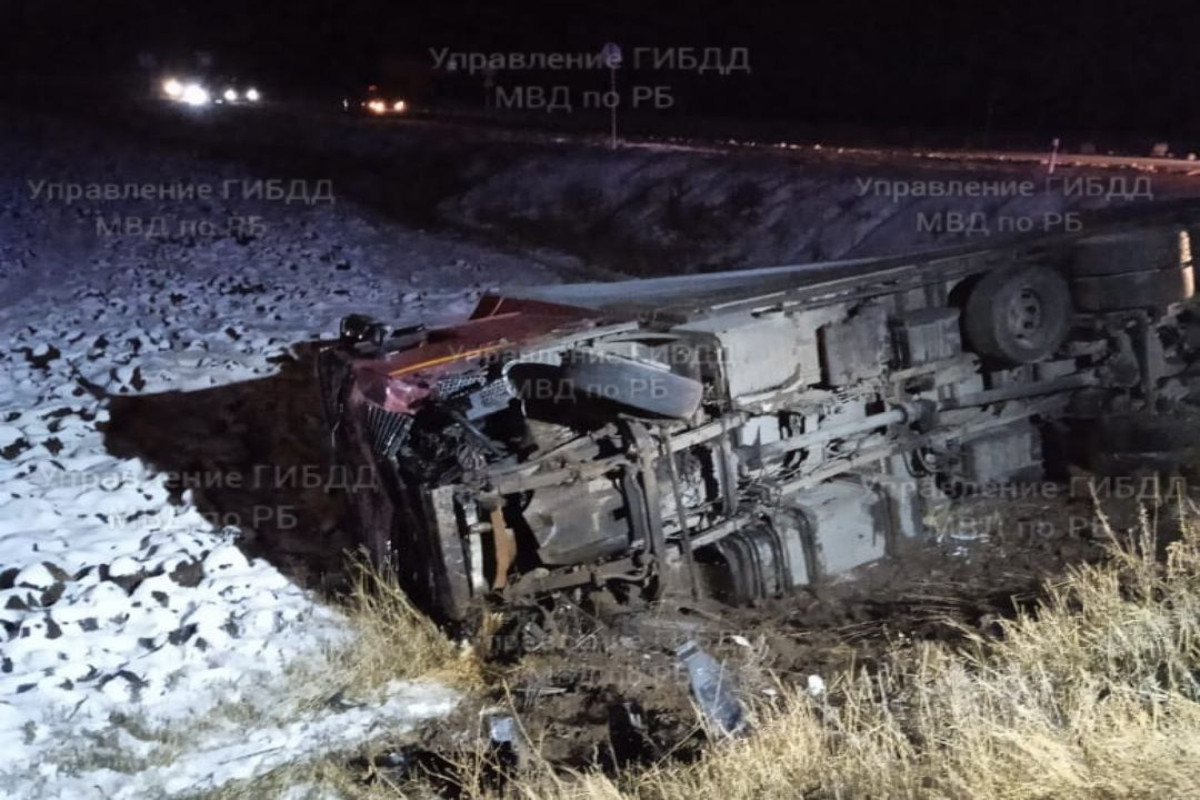 Легковушка столкнулась с грузовиком: погибли 4, госпитализированы 6 человек - Башкортостан