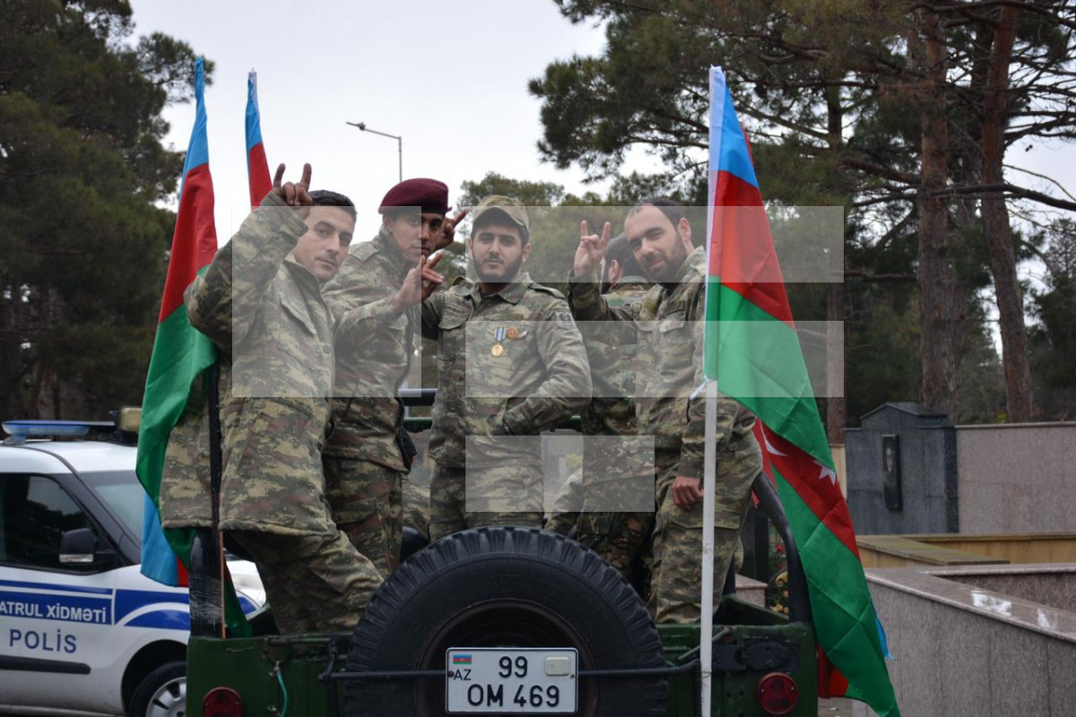 Азербайджан в День Победы чтит память шехидов-ФОТО 