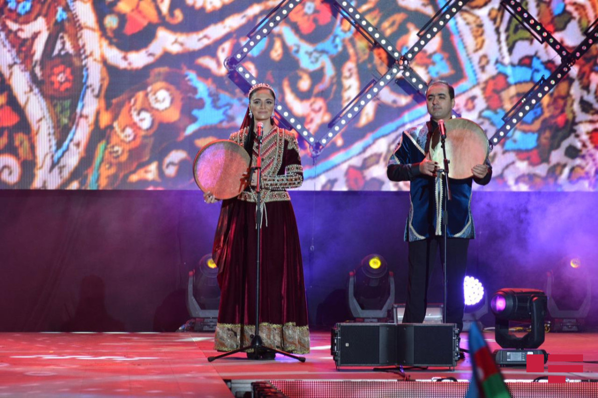 На Бакинском Приморском бульваре состоялся праздничный концерт и фейерверк -ФОТО -ВИДЕО 