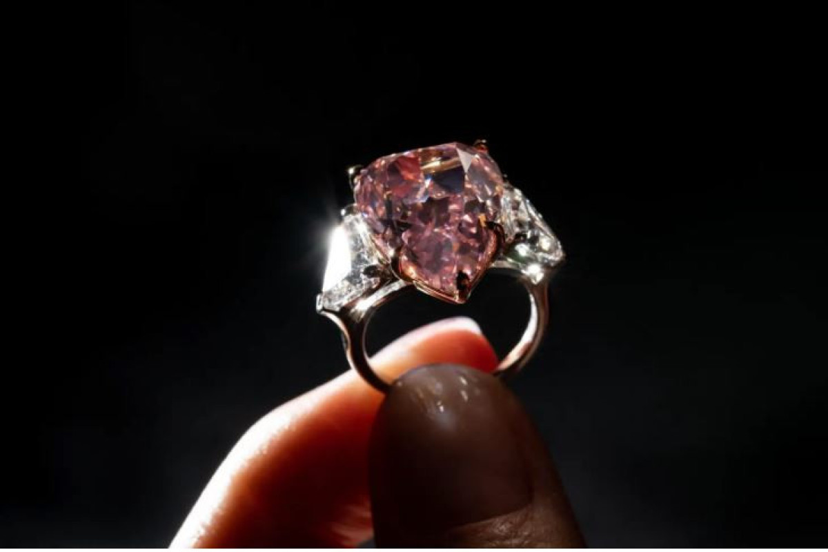 Редкий алмаз продан за 28,8 миллиона долларов-ФОТО 