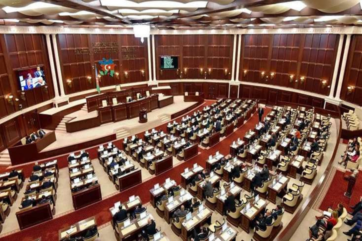 22 млн - мало: Азербайджанские депутаты предложили увеличить командировочные расходы