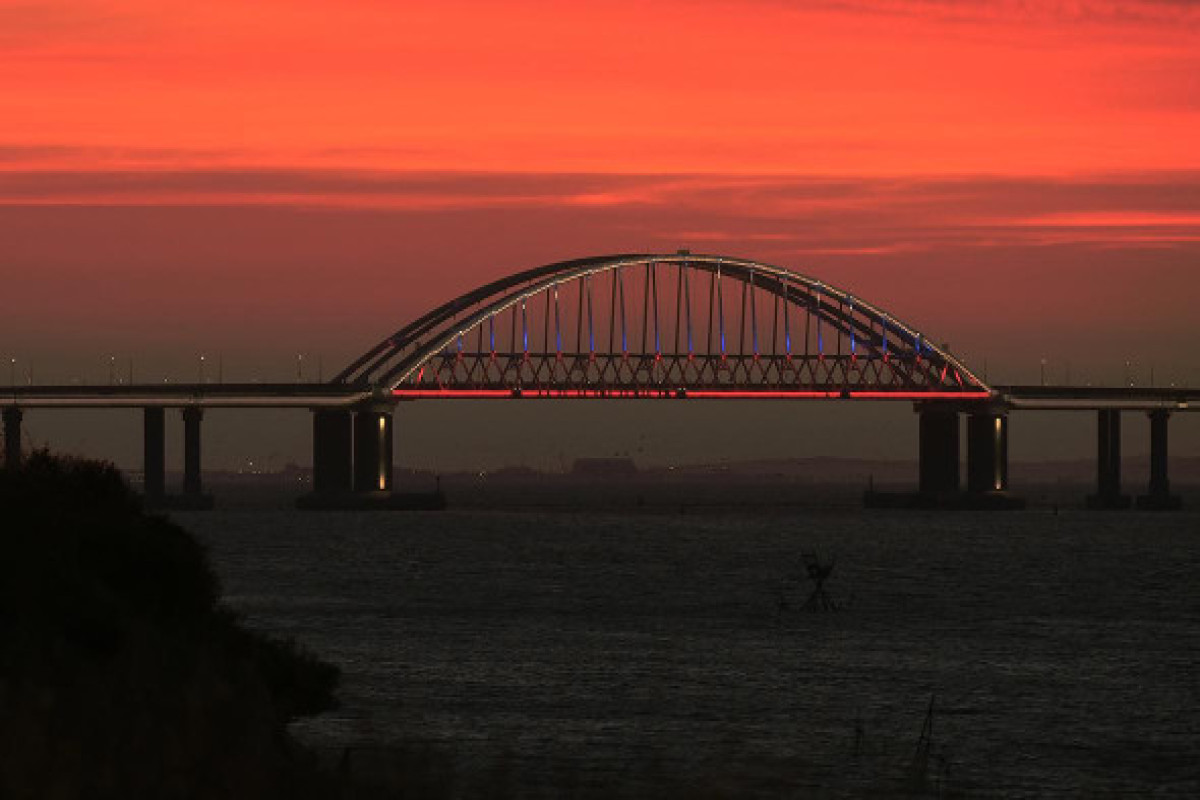 Россия запретила проход кораблям под Крымским мостом, загруженным за пределами РФ