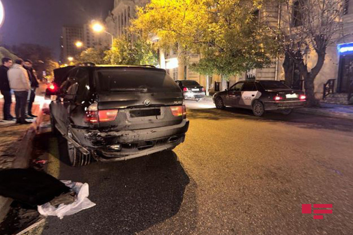 В Баку столкнулись две легковушки, есть пострадавший-ФОТО 