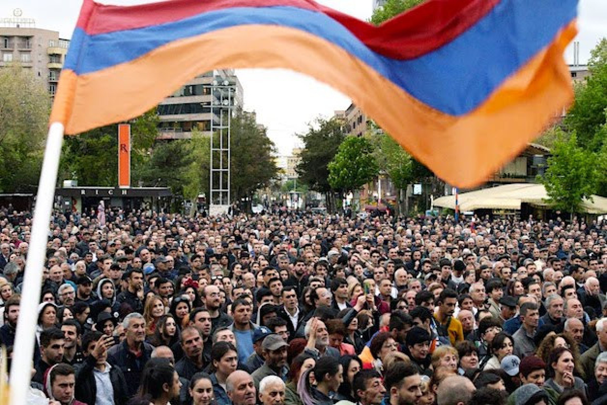 Демократия и грани плинтусной лексики в Армении