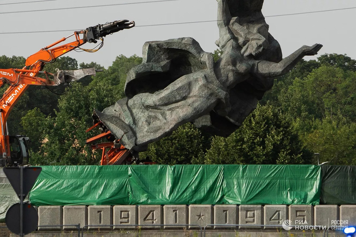 Памятники советским воинам как стержень пропаганды, или В чем причина раздраженности авторов «русского мира»  