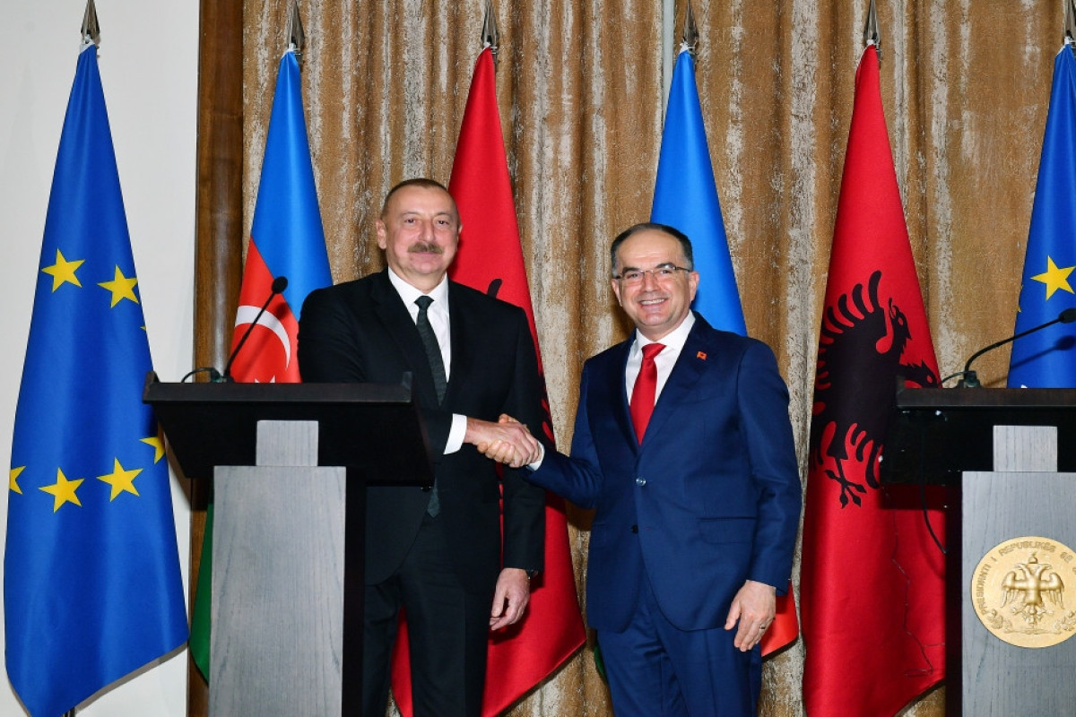 Ильхам Алиев пригласил президента Албании в Азербайджан