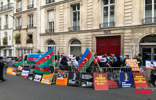 Азербайджанцы проводят акцию протеста перед зданием Сената Франции - ФОТО - ВИДЕО 