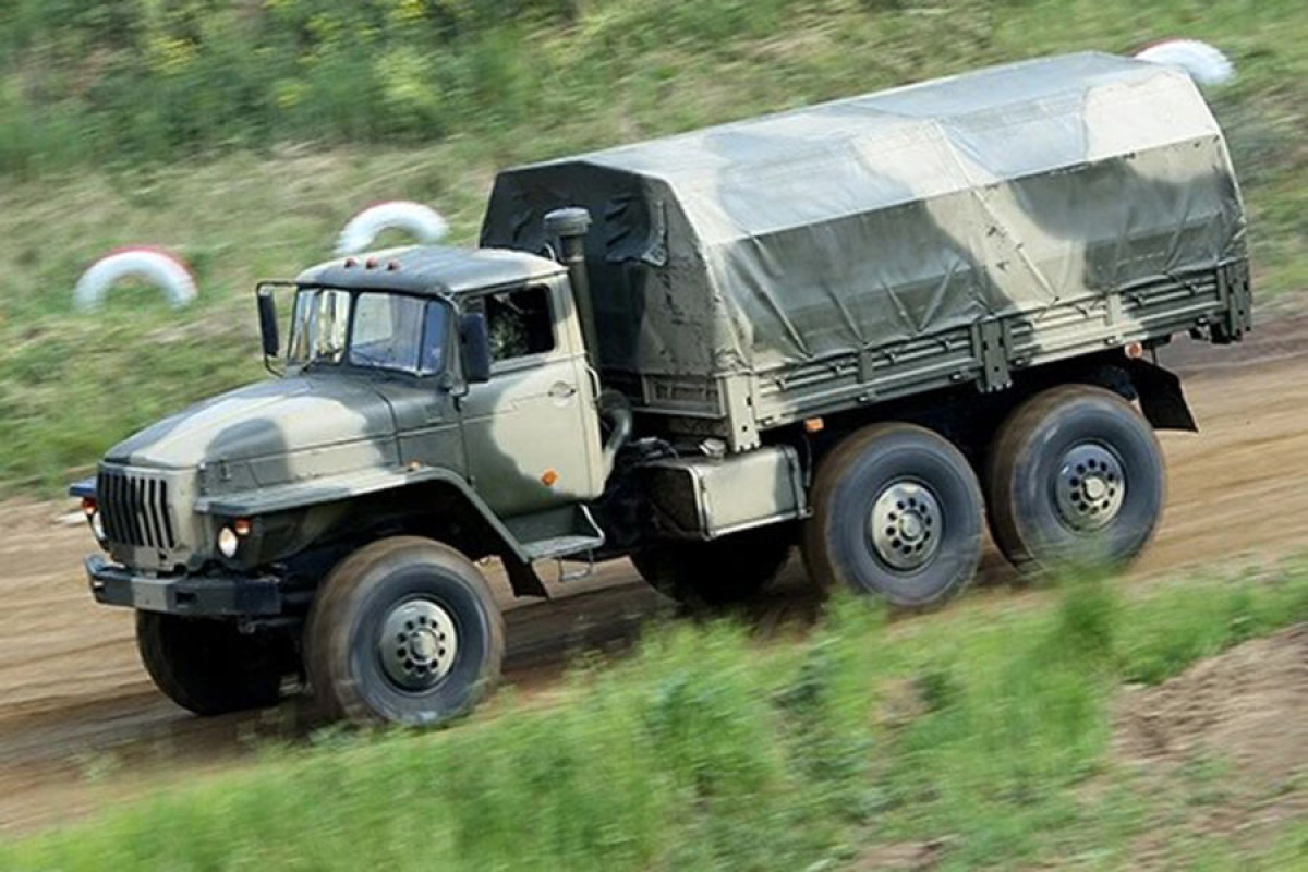 Военный грузовик с солдатами перевернулся в Армении, погиб один человек