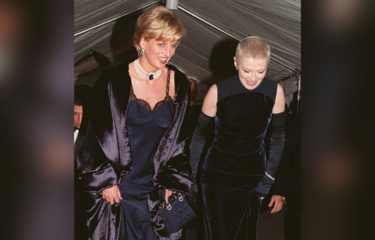Dior перевыпустил сумку, с которой принцесса Диана пришла на Met Gala