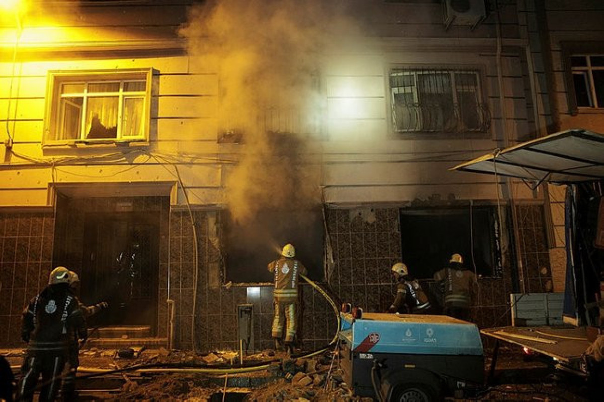 Десять человек пострадали при взрыве в центре Стамбула