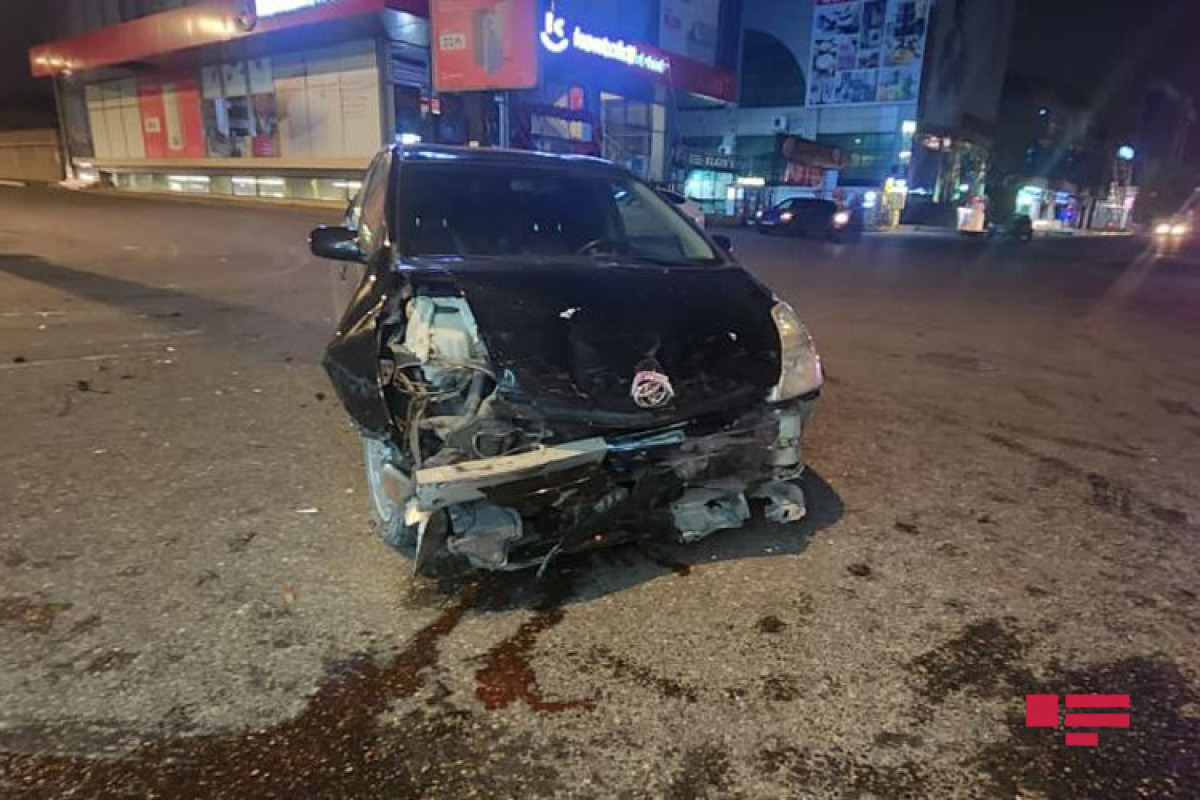 В Баку столкнулись 3 автомобиля, есть пострадавшие-ФОТО 