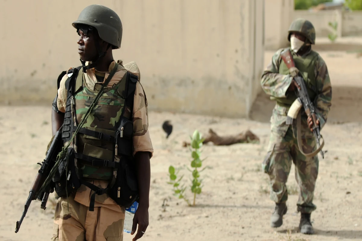 В Нигерии военный убил сотрудника НПО и ранил пилота вертолета ООН