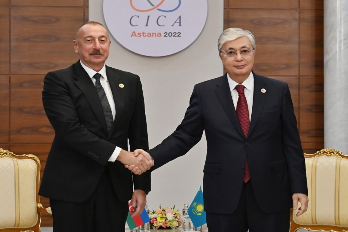 Касым-Жомарт Токаев пригласил президента Азербайджана в Казахстан