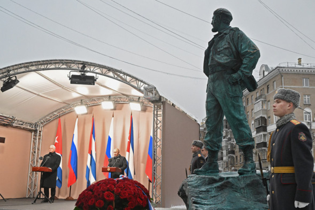 Президенты России и Кубы открыли памятник Фиделю Кастро в Москве 

-ФОТО 