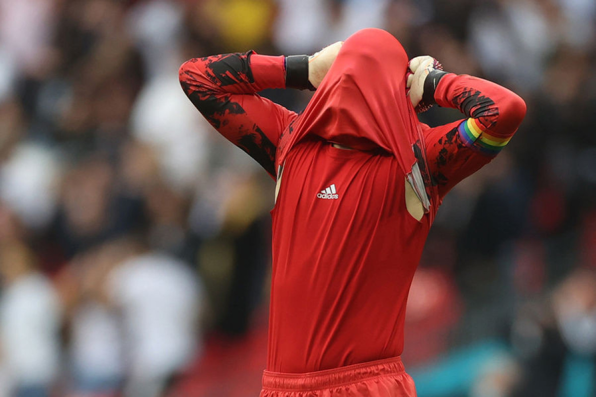 Германия хочет подать в суд на ФИФА за запрет носить радужные повязки