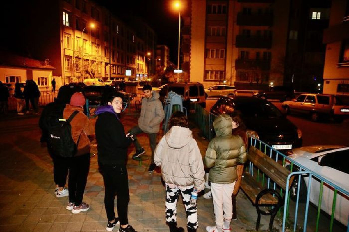 В Турции в результате землетрясения пострадали 68 человек, отменены занятия в школах-ОБНОВЛЕНО-4 -ФОТО 