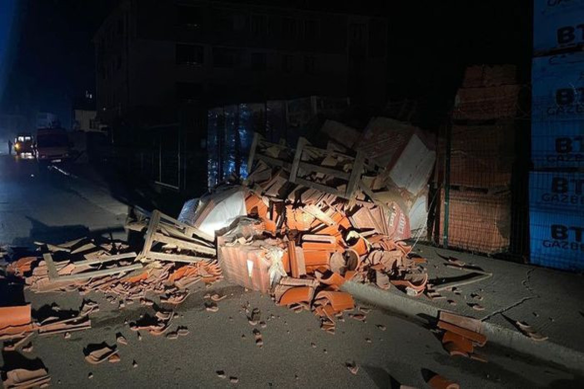 В Турции в результате землетрясения пострадали 68 человек, отменены занятия в школах-ОБНОВЛЕНО-4 -ФОТО 