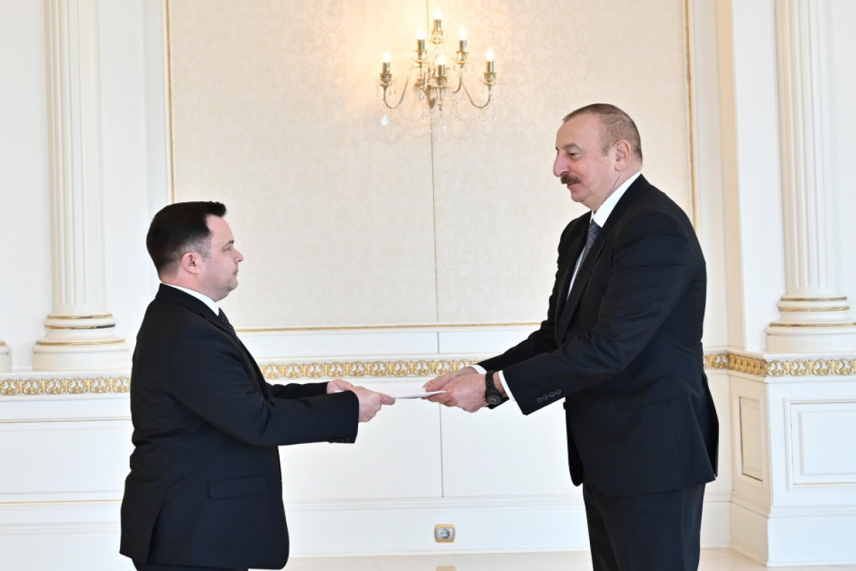 Ильхам Алиев принял верительные грамоты послов Молдовы, Ливии и Ватикана

-ОБНОВЛЕНО -ФОТО 