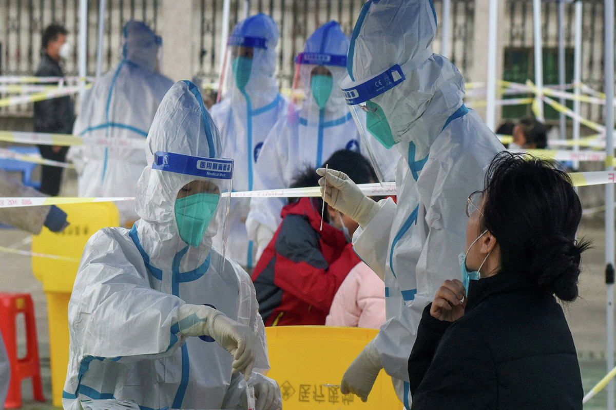 В Китае третий день подряд фиксируется рекордное число инфицированных COVID