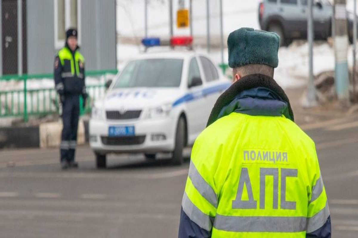 В России полицейский подрался с дрифтером -ВИДЕО 