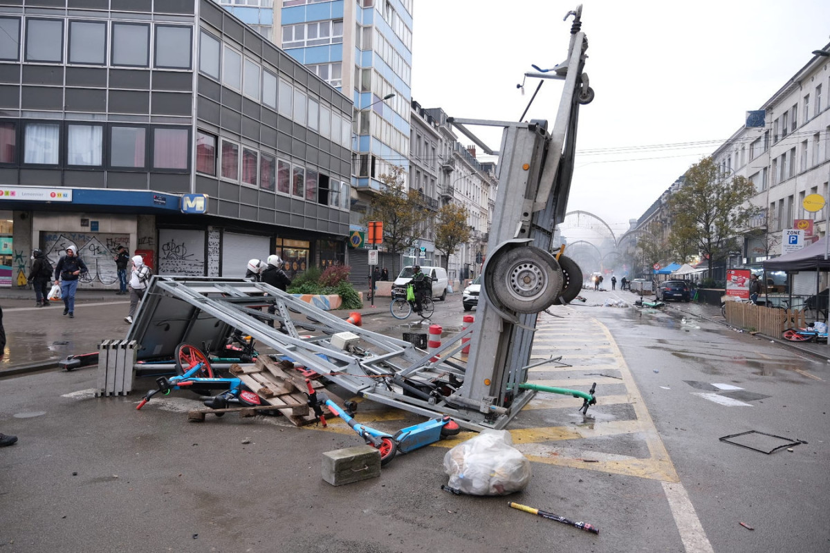 Задержаны футбольные фанаты, устроившие беспорядки на центральных улицах Брюсселя-ФОТО -ВИДЕО -ОБНОВЛЕНО 