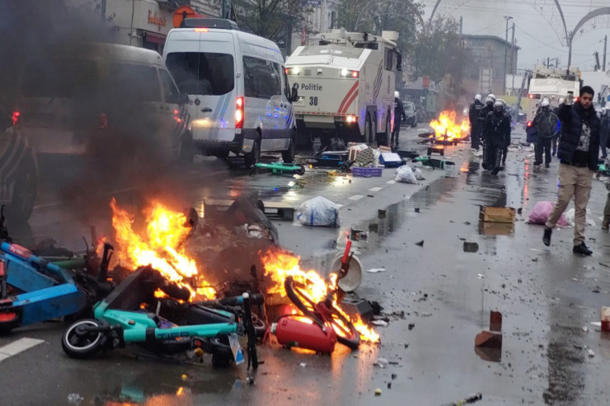 Задержаны футбольные фанаты, устроившие беспорядки на центральных улицах Брюсселя-ФОТО -ВИДЕО -ОБНОВЛЕНО 